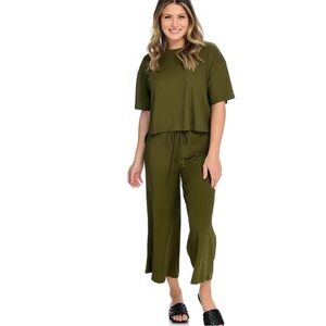 Women’s Mod X Olive Green Knit Short Sleeve Hi-Lo Top